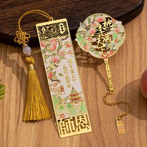 Cadena de Metal Personalizada Moderna de Latón y Acero Inoxidable Chapado en Oro Hueco Grabado a Medida Estilo Fantasía Vintage Antiguo con Borla - Product Image 1
