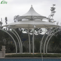 Auvent à membrane tendue Lyfe personnalisé, moderne, pour l'extérieur, avec plusieurs piliers, abri solaire pour hôtel, villa et école