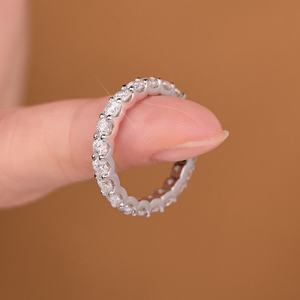 แหวนเงินแท้ 925 ประดับเพชรโมอิสซาไนต์ทรงกลมแบบไมโครเพฟ แหวนแบบเต็มวง แหวนโมอิสซาไนต์ เครื่องประดับเงินแท้ 925 - Product Image 3