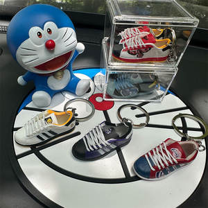 Porte-clés en PVC miniature en forme de chaussure, porte-clés sportif créatif, accessoire de décoration suspendu - Product Image 2