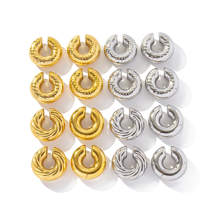 Orecchini a Clip in Acciaio Inossidabile di Alta Qualità, Design Cavo Martellato con Texture a Serpente, Placcati in Oro, Impermeabili - Product Image 1