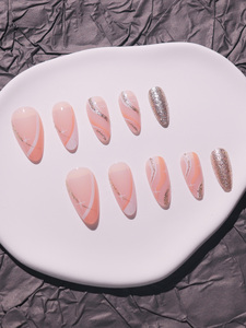 24 Uds patrón de ataúd de almendra puntas de uñas postizas francesas Material ABS suave <span class=keywords><strong>y</strong></span> cómodo <span class=keywords><strong>manicura</strong></span> a presión en plata <span class=keywords><strong>y</strong></span> brillo <span class=keywords><strong>dorado</strong></span> - Product Image 6