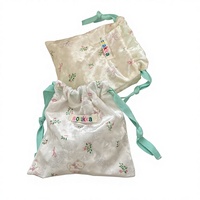 Sac de rangement à cordon en forme d'ours en peluche de dessin animé en stock, sac de maquillage, sac pour articles divers, sac de voyage pour rouge à lèvres