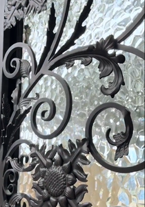 Panel <span class=keywords><strong>de</strong></span> <span class=keywords><strong>Vidrio</strong></span> Templado <span class=keywords><strong>de</strong></span> Seguridad Decorativo <span class=keywords><strong>y</strong></span> Elegante <span class=keywords><strong>de</strong></span> <span class=keywords><strong>Hierro</strong></span> <span class=keywords><strong>Forjado</strong></span> <span class=keywords><strong>de</strong></span> Alta Calidad Shouhua para Puertas <span class=keywords><strong>de</strong></span> Entrada Residenciales - Product Image 2