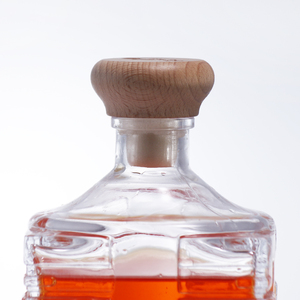 Bouteilles en verre carrées personnalisées par des designers avec bouchon en liège et motifs exquis pour les vins <span class=keywords><strong>de</strong></span> fruits, les liqueurs, le whisky, la tequila - Product Image 4