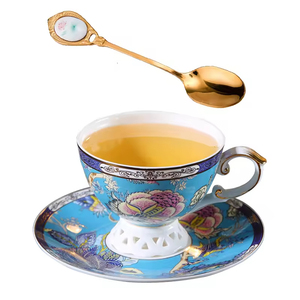 Juego de Taza y Platillo de Cerámica Moderna de Lujo Ligero, Taza Pequeña para Té Negro de la Tarde, Diseño Floral para Parejas, Sostenible y de Alta Gama - Product Image 6