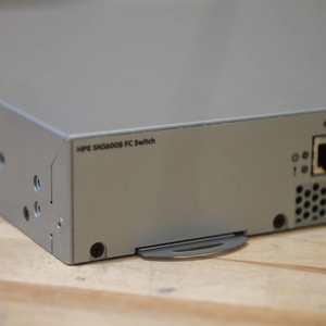 HPE Lưu Trữ Fibre Chuyển Đổi Kênh B-<span class=keywords><strong>Series</strong></span> Sn3600B 32GB 24/8 FC 8-Cổng 16GB Sóng Ngắn Sfp + - Product Image 1