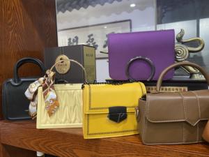 Bolsos de Dama Usados de Alta Calidad de Diseñadores de Moda en Stock, Bolsos de Mano y Carteras de Hombro Inclinado con Embalaje Mixto y Entrega Aleatoria - Product Image 4