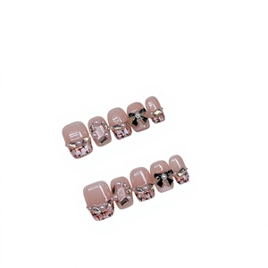 [263] <span class=keywords><strong>Unghie</strong></span> Finte Sottili ed Eleganti, Realizzate a Mano, Colore Bianco, Stile Joker, Fiocco, Cielo Stellato - Product Image 1