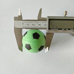 Balle élastique pour animaux de compagnie en mousse de latex naturel couleur football chat morsure jeu interactif balle de jouet peut être personnalisé couleur emballage - Product Image 4