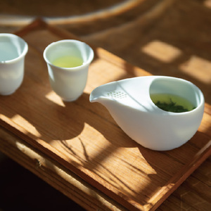 กาน้ำชาญี่ปุ่น Hitoshizuku สีเบจ รุ่น Banko Ware พร้อมที่กรองชาในตัว – ผลิตในประเทศญี่ปุ่น - Product Image 1