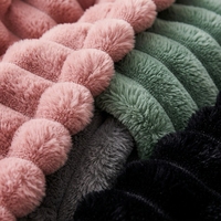 Couverture en fourrure de lapin multicolore antibactérienne pour toutes les saisons, à usage domestique, avec dos rayé gaufré, vente en gros, luxe, chaude, en polaire pelucheuse