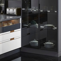 Ensemble de meubles de cuisine modernes sur mesure avec îlot, porte vitrée et étagère coulissante pour cuisine et salle à manger