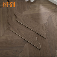 Parquet en chêne contrecollé écologique, design moderne et artistique, motif feuille, raclé à la main, sur mesure de luxe pour villa
