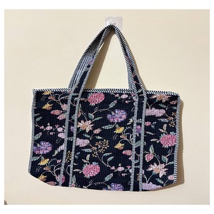 Bolso Tote de Algodón Acolchado Color Negro, Bolso de Hombro con Diseño Floral Verde Estampado a Mano, Precio al por Mayor - Product Image 1