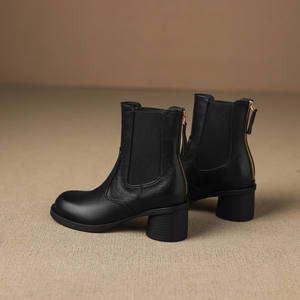 Chaussure unique artisanale durable en cuir véritable, imperméable, à semelle souple et antidérapante, avec grande boucle de ceinture rétro, à talon unique et bout rond, toutes saisons - Product Image 1