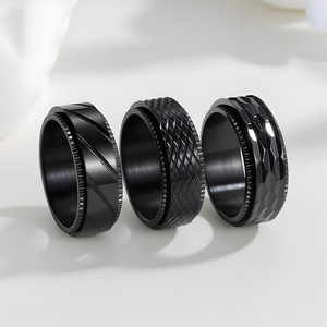 Joyería de acero de titanio personalizada transfronteriza, estilo punk, 8mm, con diseño de malla floral giratoria, chapado al vacío en titanio. - Product Image 2