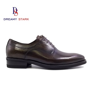 Chaussures de mariage pour hommes en cuir véritable marron, faites à la main, de haute qualité, avec motif tissé en relief, confortables, à lacets, pour l'automne, logo personnalisé léger - Product Image 5