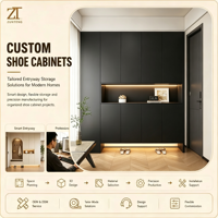 Système de rangement sophistiqué bleu marine mat pour couloir avec éclairage LED intelligent, mobilier modulaire sans poignée pour entrée de villa