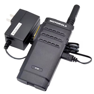 Walkie Talkie Motorola SL1M para Hostelería y Operaciones Hoteleras, 3W, 256 Canales, Batería <span class=keywords><strong>de</strong></span> Larga Duración, Resistente al Agua IPX-8 - Product Image 5
