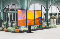 EKAA 32-86 Inci 3000/4000 Nits Layar LCD Digital Signage Dua Sisi untuk Jendela Toko, Terbaca di Bawah Sinar Matahari, Tanpa Kipas