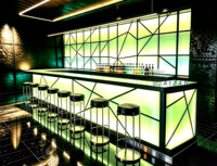 Meubles de bar de luxe sur mesure, comptoir de bar pour restaurant et salon, comptoir de bar LED haut de gamme avec éclairage d'ambiance et sièges assortis