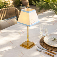Lampe de table LED rechargeable, abat-jour carré moderne, base d'ampoule E14, commande tactile, lampe de bureau sans fil pour restaurant, salon