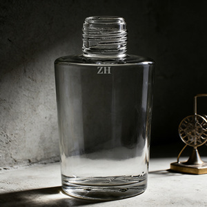 Bouteille en verre vide personnalisée <span class=keywords><strong>de</strong></span> qualité supérieure, exclusive et moderne, <span class=keywords><strong>de</strong></span> qualité alimentaire, 500 ml 750 ml, pour Vodka, Sake, <span class=keywords><strong>Bordeaux</strong></span>, Mezcal, avec bouchon en liège, très demandée - Product Image 1