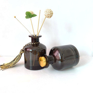 Bouteilles diffuseurs de parfum en verre noir mat de luxe 150 ml 200 ml pour grossistes, rechargeables, avec bouchon à vis et impression sérigraphiée - Product Image 4