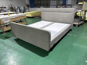 Solution de <span class=keywords><strong>chambre</strong></span> intégrée : Lit rembourré personnalisable avec matelas/surmatelas assortis, tables de chevet, bancs de rangement et canapés - Product Image 5