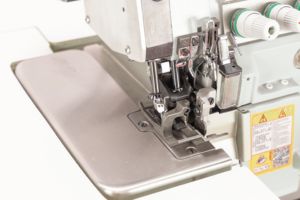 Machine à coudre surjeteuse à double barre d'aiguilles extra lourde RONMACK RM-NS-5DEH-16M pour matelas - Product Image 4