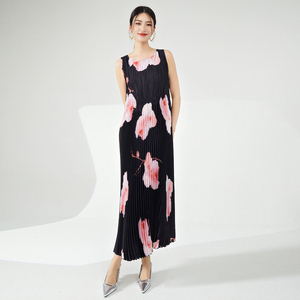 Ropa de Mujer al por Mayor, Vestido Maxi Casual Elegante para Mujer, Estampado Floral Grande, Sin Mangas, Recto, Plisado Estilo Miyake - Product Image 1