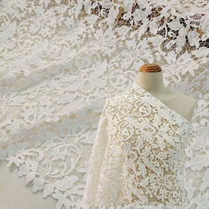 Nouveau <span class=keywords><strong>Soluble</strong></span> dans l'eau lait soie fleur feuille pleine largeur creux dentelle broderie couleur Pure tissu belle robe de mariée blanche tissu - Product Image 1