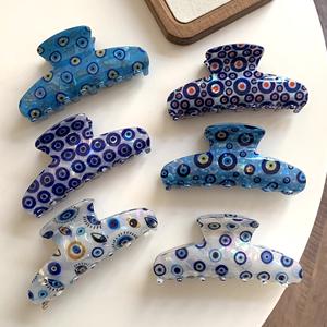 กิ๊บหนีบผมขนาดใหญ่ 11 ซม. สีน้ำเงินเข้มลายตาปีศาจ กิ๊บหนีบผมพีวีซีลายตาสีฟ้าใส อุปกรณ์ตกแต่งผม - Product Image 1