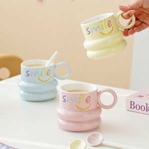 Mug personnalisé avec cuillère à visage souriant, tasse à café en céramique de haute qualité pour fille, pour l'eau, le lait, le petit-déjeuner des étudiantes - Product Image 3