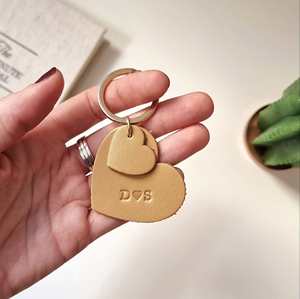 Llavero Personalizado de Cuero PU en Forma de Corazón con Iniciales Grabadas, Porta Llaves para Auto, Regalo de Aniversario Romántico - Product Image 6