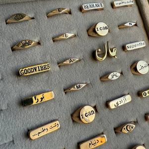 Anillo de Joyería Personalizable de Acero Inoxidable Pulido Brillante, Accesorio Chapado en Oro para el Día de la Madre y el Día del Padre - Product Image 3