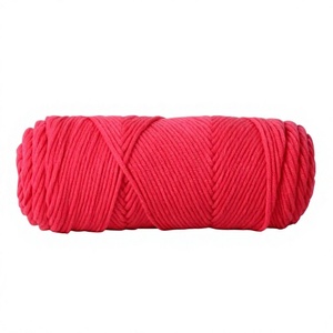 Fil à tricoter rouge 100% polyester, filé à la main, pour le tricot à la main - Product Image 1