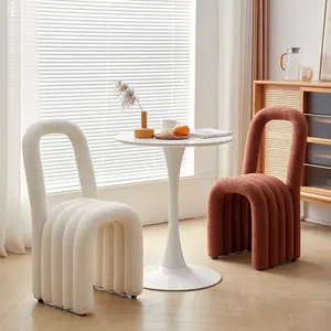 INS Style Esszimmers tuhl Einfache Form und Stoff polster Bold Chair Boucle Down Stoff Designer Regenbogen Kinder stuhl