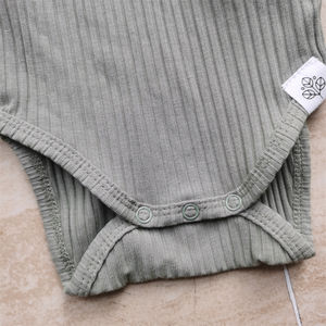 OEM personalizable bebé mameluco Onesie 95% bambú y 5% Spandex manga larga acanalado tejido de punto cierre de cremallera para la primavera - Product Image 2