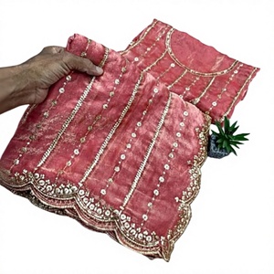 Sari Formal de Lino Blanco para Mujer con Estampado Floral Rosa para Bodas de Verano Inspirado en la Belleza de Japón - Product Image 2