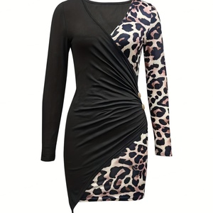 Venta al por mayor OEM personalizado de alta calidad: Vestido midi asimétrico con cuello en V, estampado de leopardo, elástico y con pliegues arrugados, ideal para el día a día. - Product Image 2