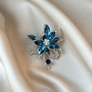Nova Chegada: Broche de Borboleta em Liga e Vidro, Inspirado no Luxo, para Transmissões ao Vivo, Chique e Elegante sem Esforço, com Estilo Único e Tema de Inseto - Product Image 6