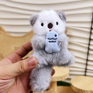 Nuevo Diseño Lindos Nutrias con Pez Colgante de Peluche Llavero para Mochila, Bolso y Cartera - Product Image 5