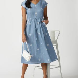 Robe d'été midi décontractée en coton et lin, col en V, coupe trapèze, manches courtes, personnalisable et élégante pour femme - Product Image 1