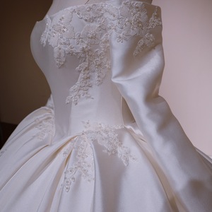 Robe <span class=keywords><strong>de</strong></span> <span class=keywords><strong>mariée</strong></span> élégante ivoire grande taille à manches longues avec dentelle florale, taille basque en satin, style princesse <span class=keywords><strong>pour</strong></span> <span class=keywords><strong>la</strong></span> <span class=keywords><strong>mariée</strong></span> - Product Image 5