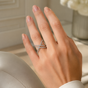 Anello con Zirconi a Linea Incrociata per Donne, Elegante Gioiello da Dito per Uso Quotidiano - Product Image 2