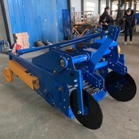Transplanteur automatique de semis dessiné par tracteur Prix compétitif Récolteuse de pommes de terre, d'ail et d'oignons Machine à utiliser à la ferme