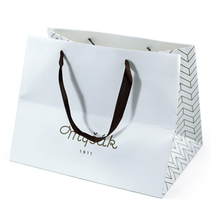La aduana de China de fábrica reciclado blanco barato bolsas de papel de <span class=keywords><strong>kraft</strong></span> para <span class=keywords><strong>boutique</strong></span> de ropa - Product Image 1