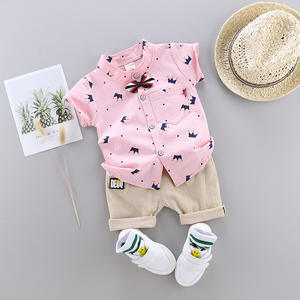 Ensemble de vêtements d'été 2 pièces pour bébé garçon : T-shirt et short à motif couronne, style mignon et tendance, vente en gros - Product Image 3